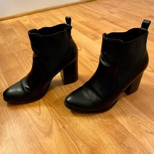 Black forever 21 booties